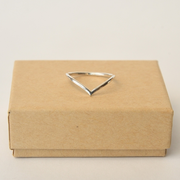 Chevron Hammered Sterling Silver V-Shaped Ring Size 6 - Picture 3 of 9